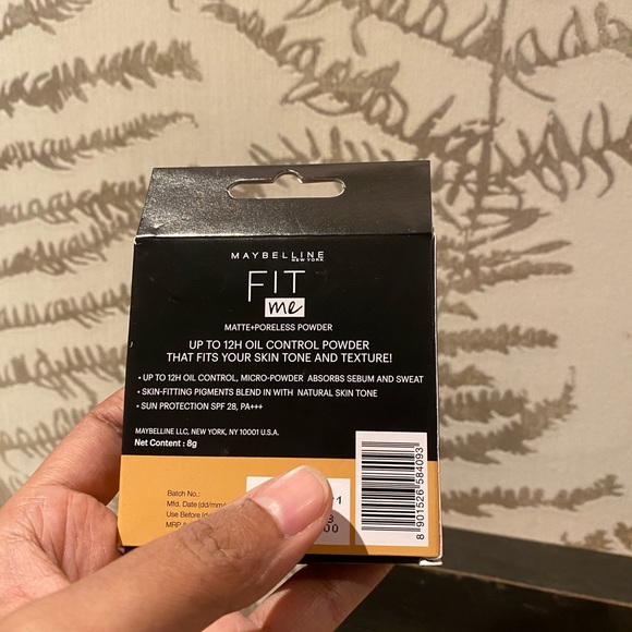 ❌SOLD❌Maybelline New York Fit Me 12 hr. Oil control Compact- Sun beige8gm - Picture 4 of 9